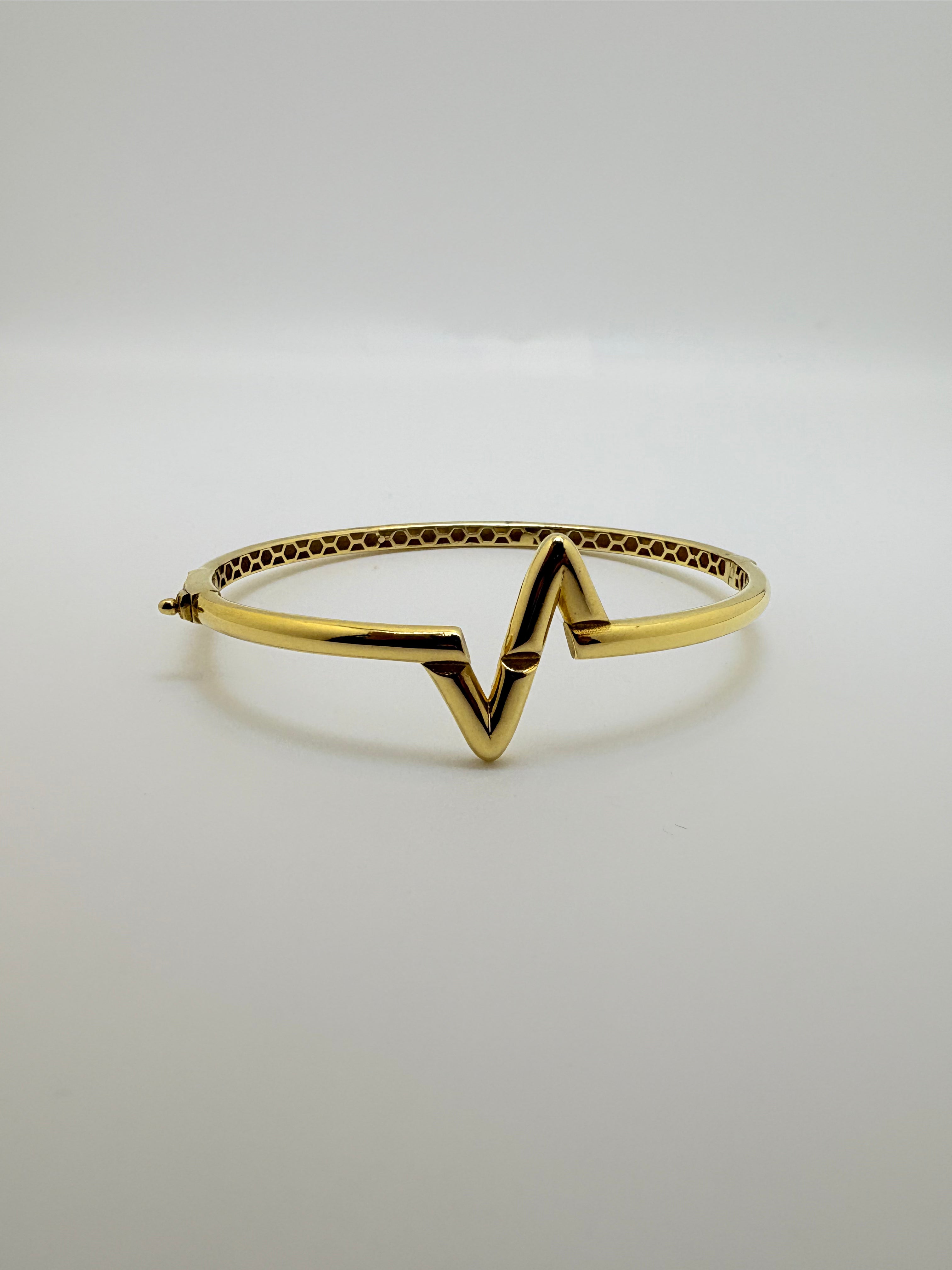 18k Heartbeat Bangle